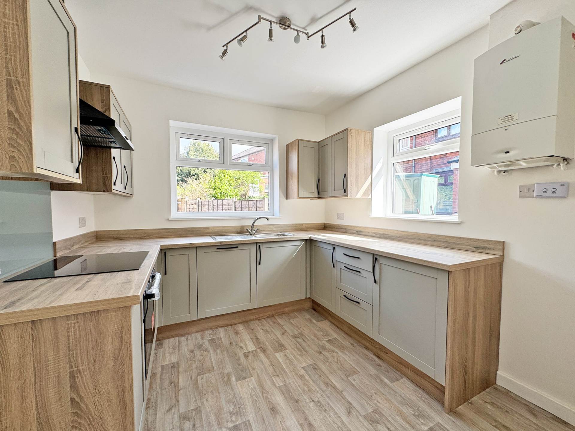 Edward Road, Shaw, Image 6