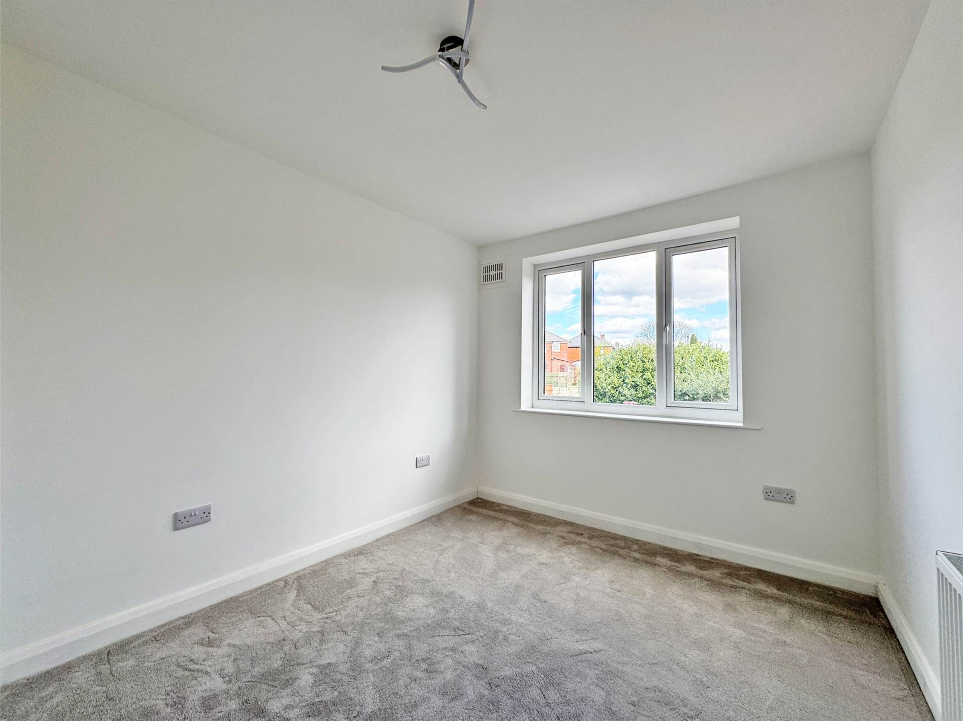 Edward Road, Shaw, Image 8