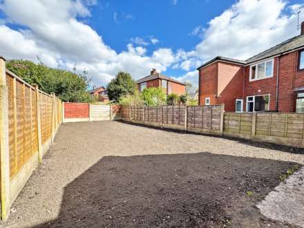 Edward Road, Shaw, Image 9