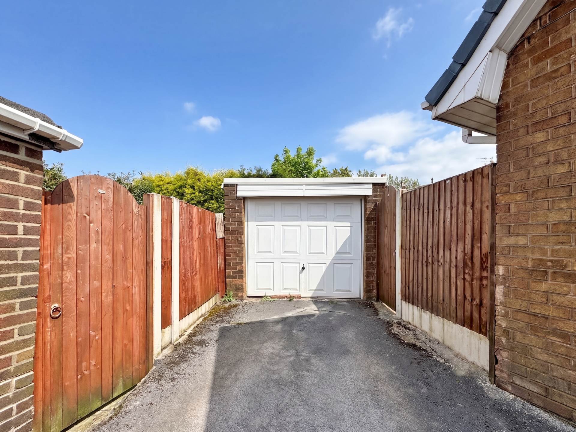 Lea View, Oldham, Image 18