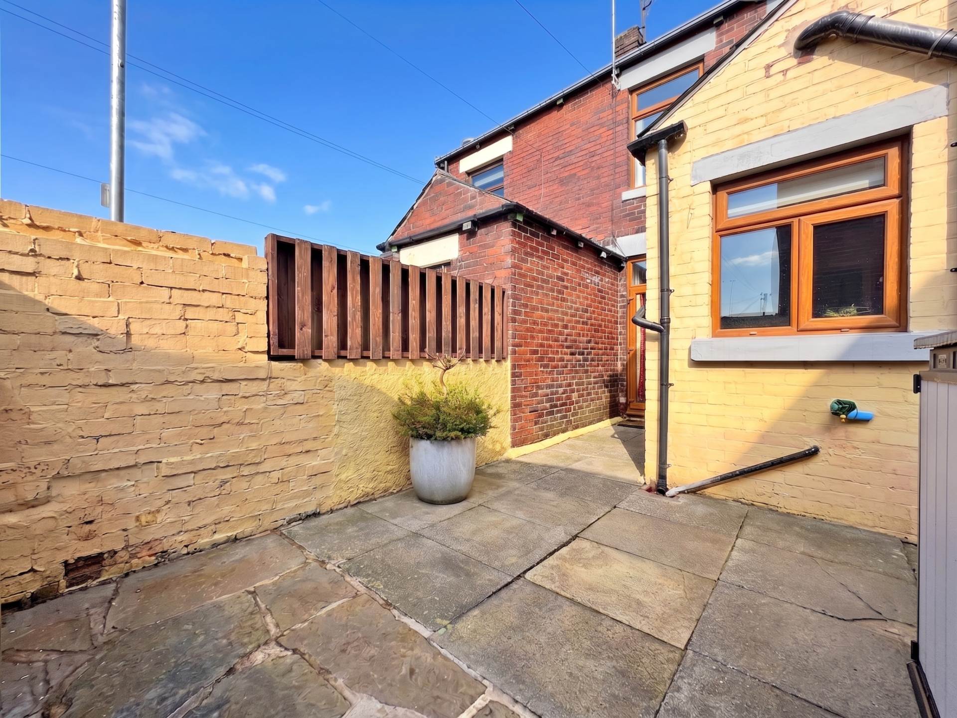 Buckstones Road, Shaw, Image 16