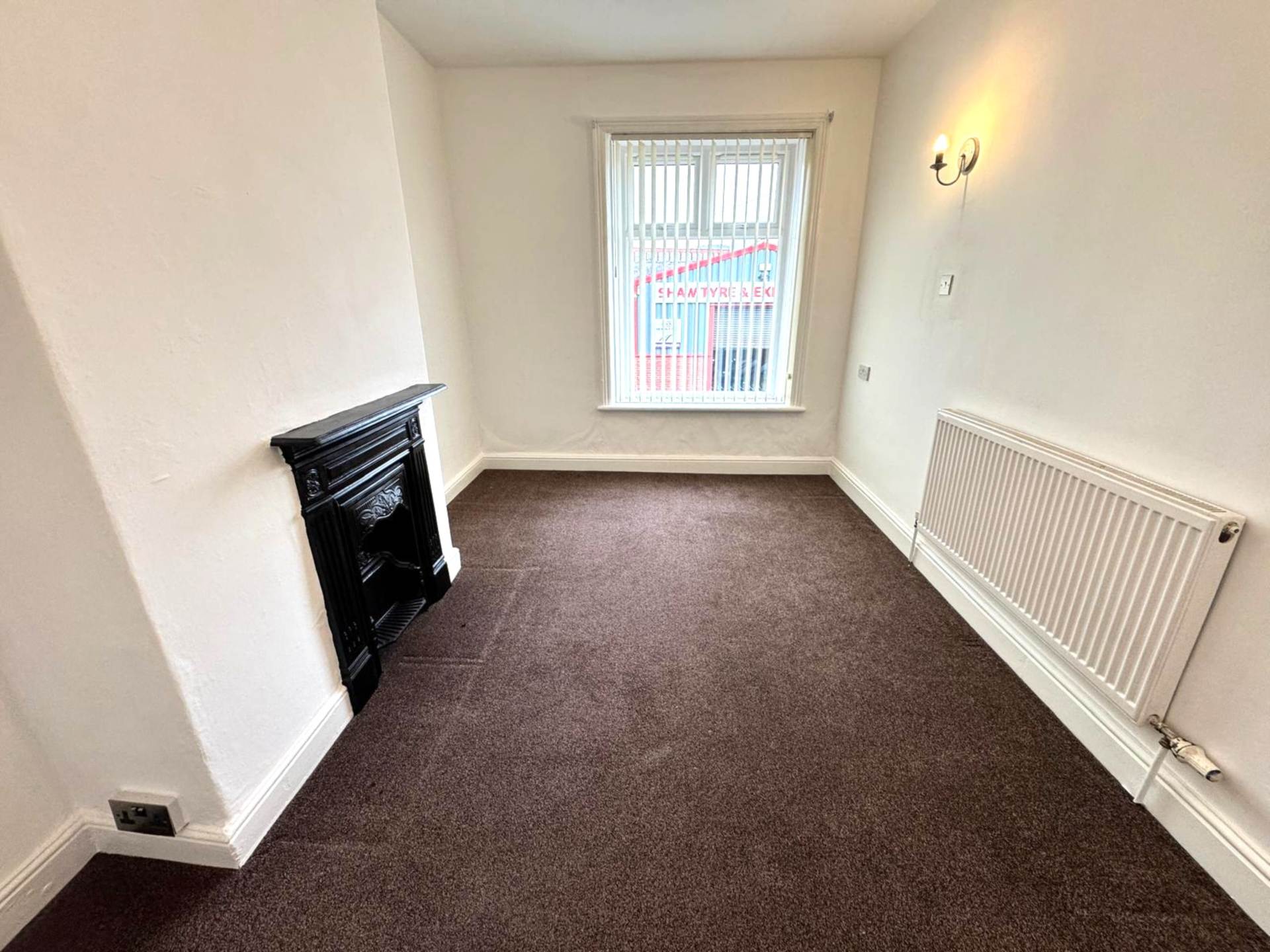 Duke Street, Shaw, Image 11