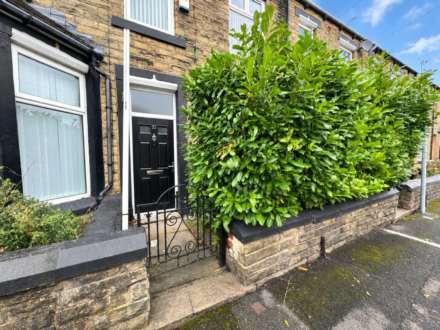 Duke Street, Shaw, Image 1