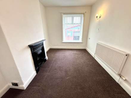 Duke Street, Shaw, Image 11