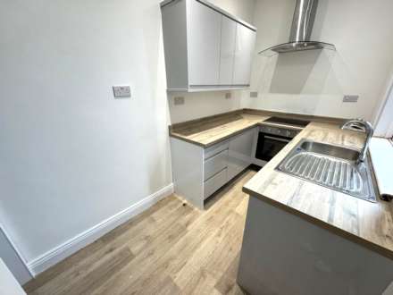 Duke Street, Shaw, Image 2