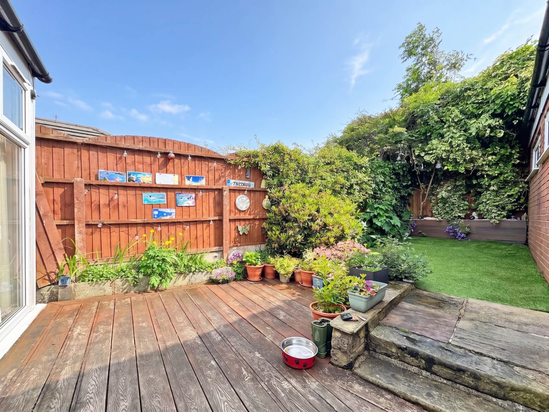 Surrey Avenue, High Crompton, Image 16