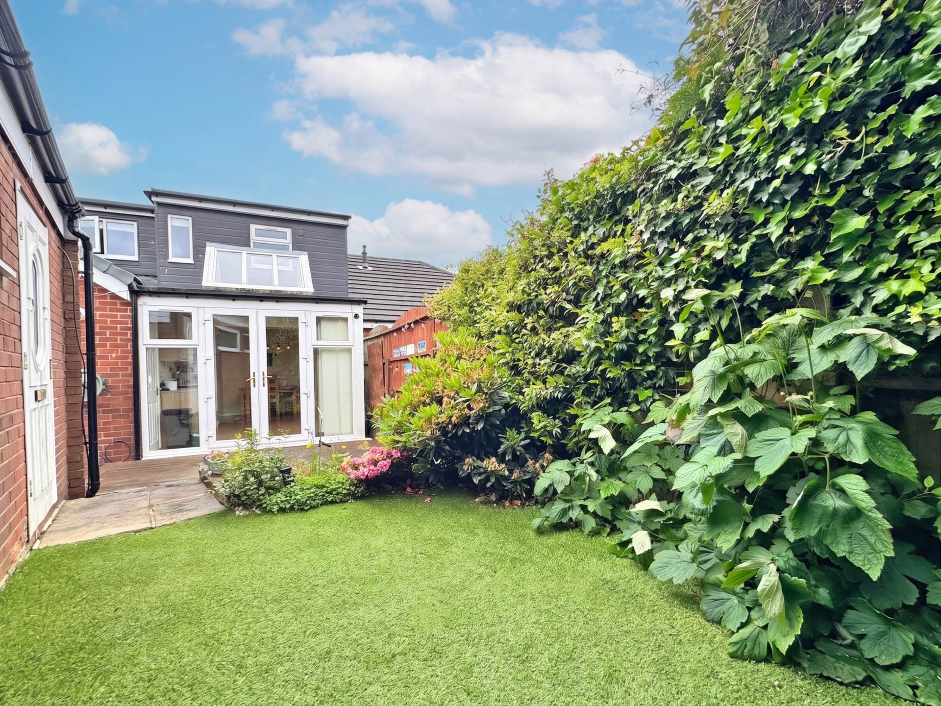 Surrey Avenue, High Crompton, Image 17