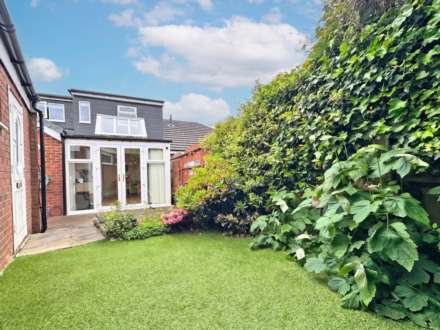 Surrey Avenue, High Crompton, Image 17