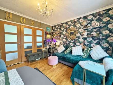 Edward Road, Shaw, Image 10