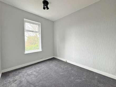 Grains Road, Shaw, Image 10