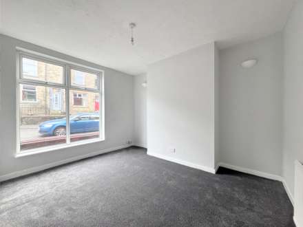 Grains Road, Shaw, Image 2