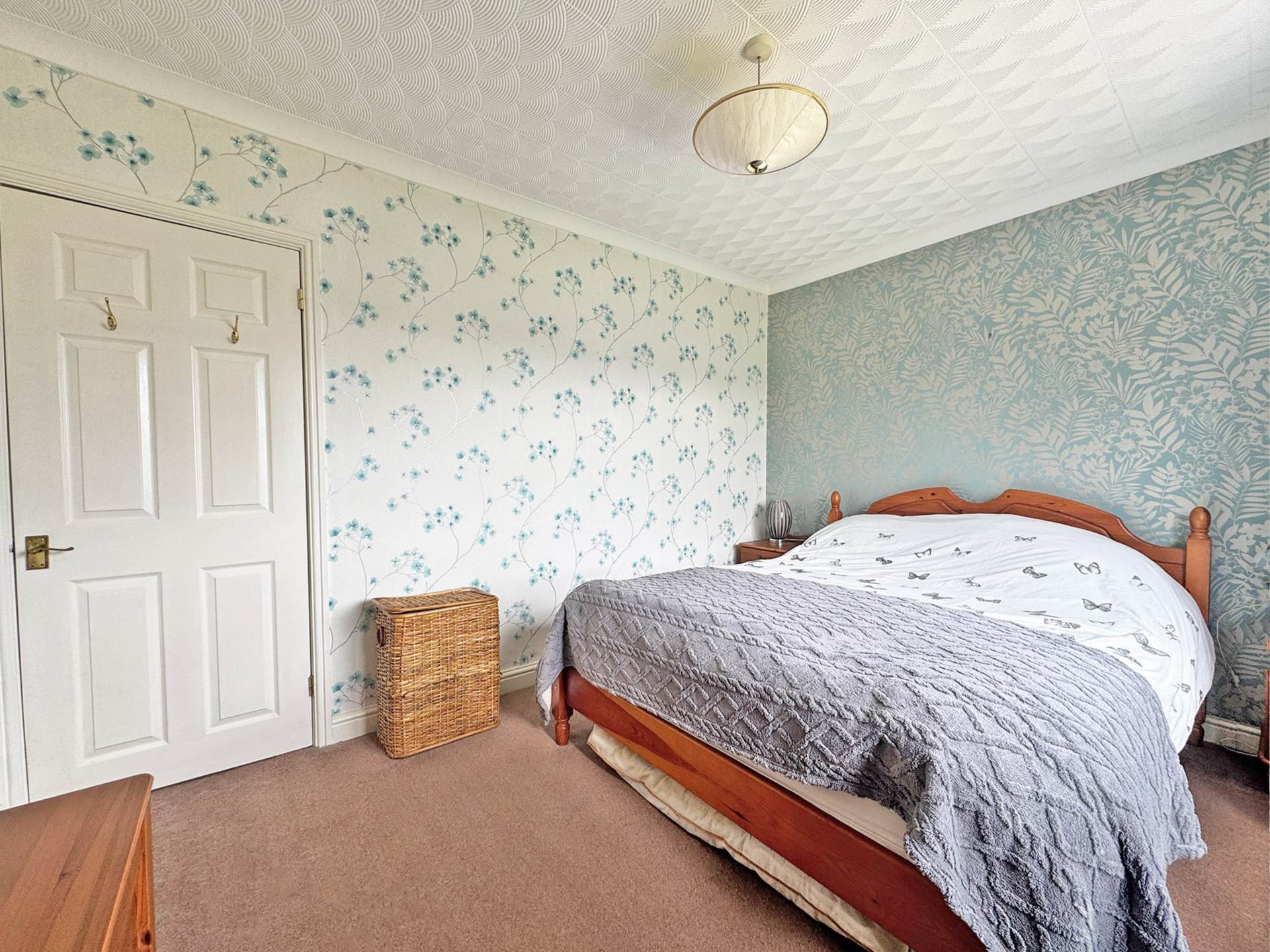 Montrose Gardens, Heyside, Image 4