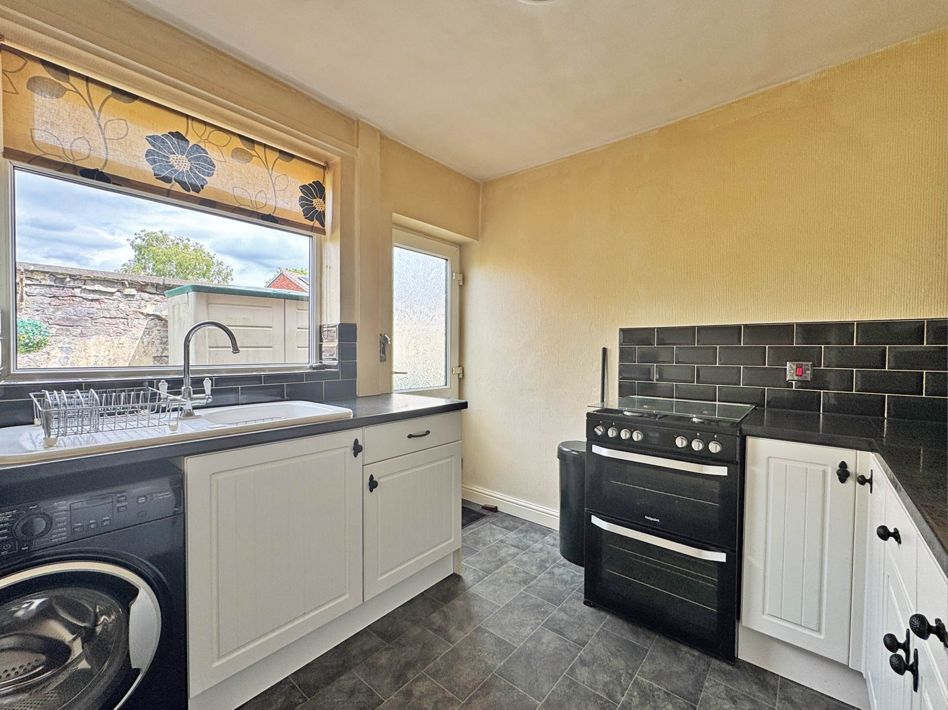 Montrose Gardens, Heyside, Image 6