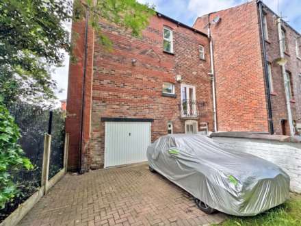 Rochdale Road, Royton, Image 16