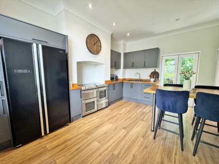 Rochdale Road, Royton, Image 4