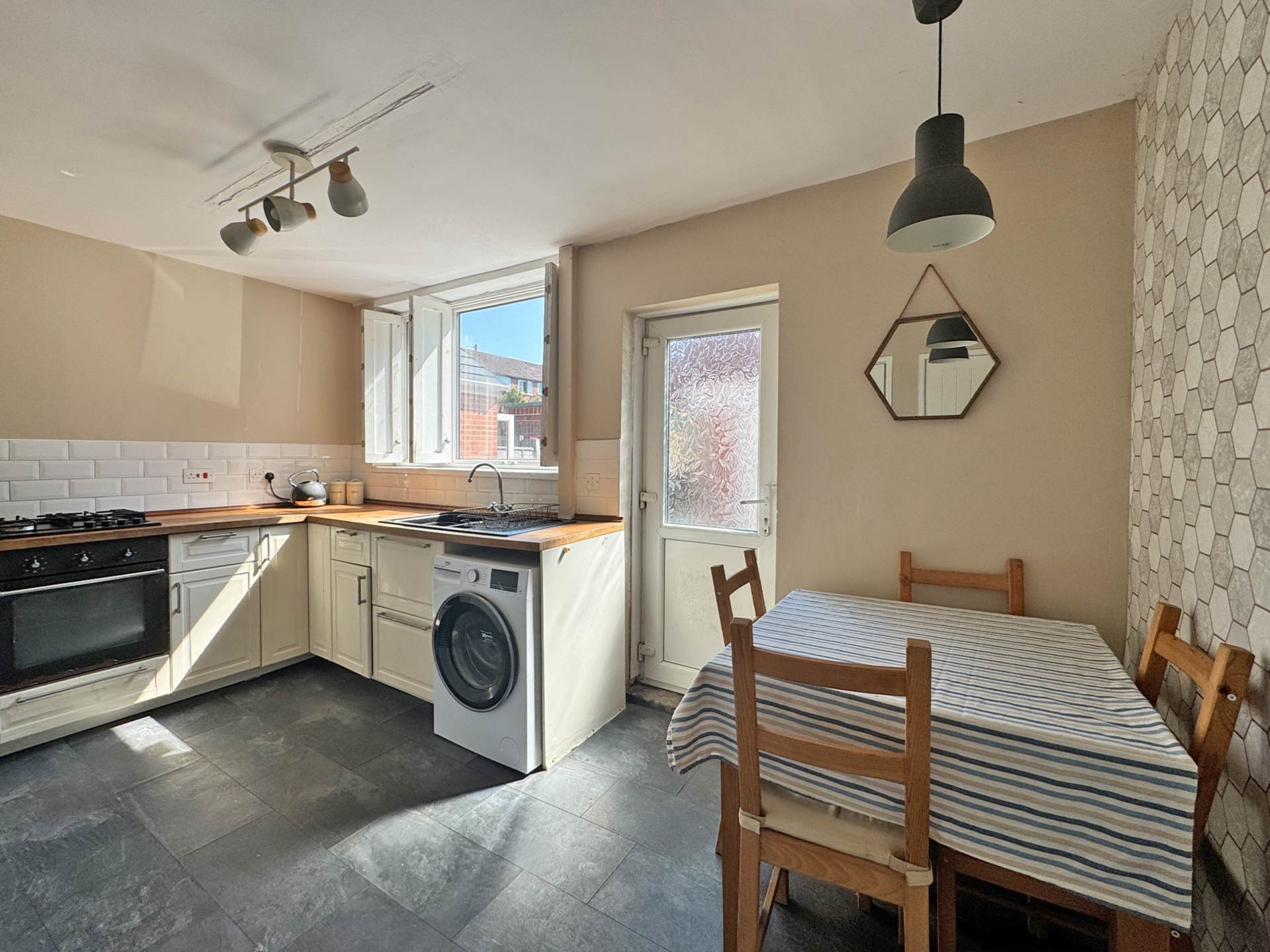 Colville Road, Oldham, Image 4