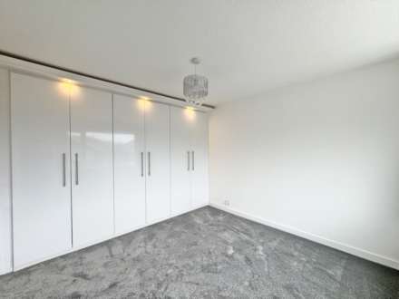 Harewood Drive, Royton, Image 4