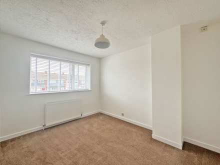 Harewood Drive, Royton, Image 5