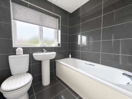 Harewood Drive, Royton, Image 7