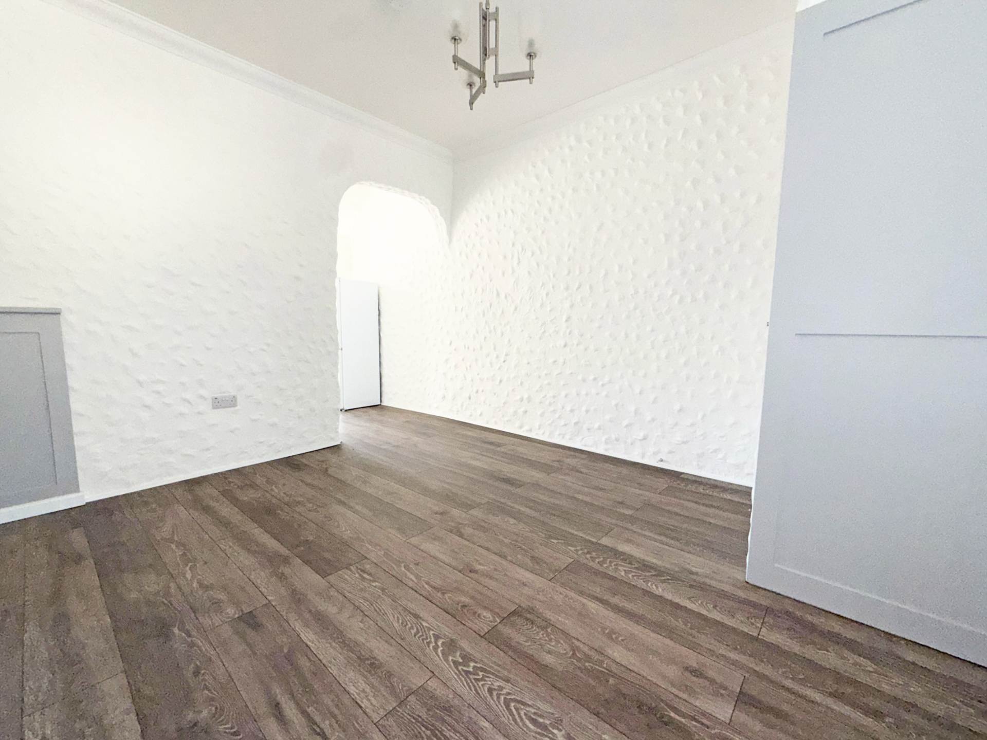 Manchester Road, Mossley, Image 3