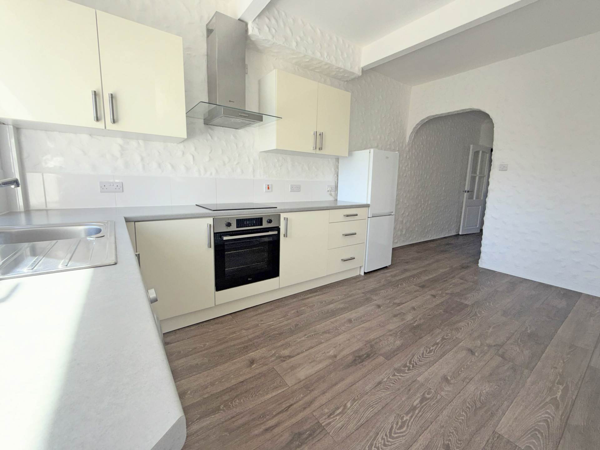 Manchester Road, Mossley, Image 4