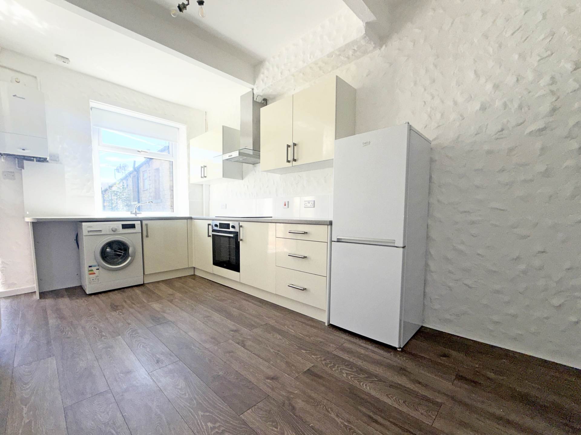 Manchester Road, Mossley, Image 5