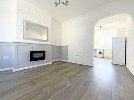 Manchester Road, Mossley, Image 2