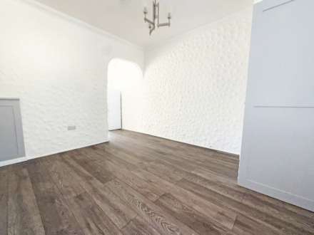 Manchester Road, Mossley, Image 3