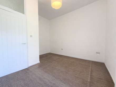 Manchester Road, Mossley, Image 8