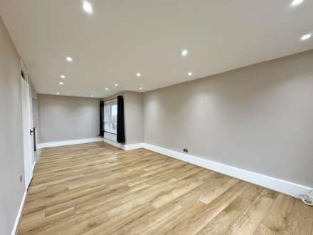 Longfellow Crescent, Moorside, Image 4