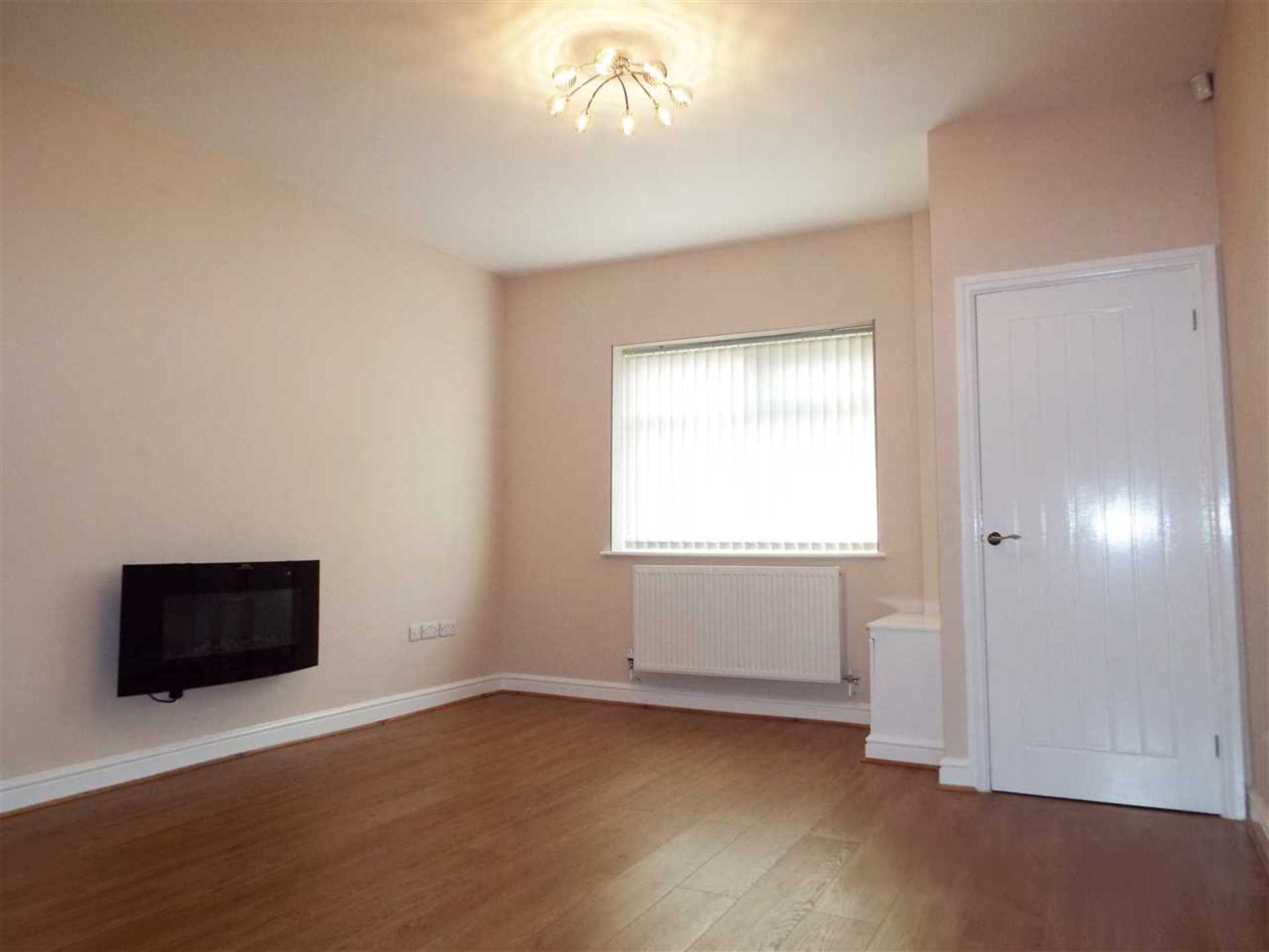 Edmund Street, Shaw, Image 2