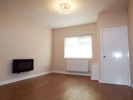 Edmund Street, Shaw, Image 2
