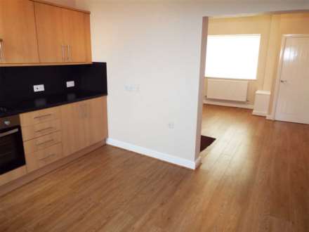 Edmund Street, Shaw, Image 4