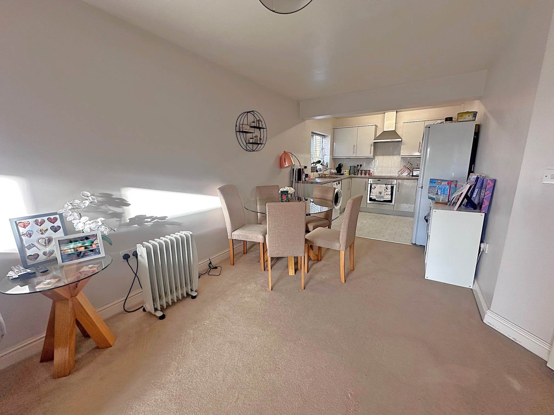 Sheard Court, Shaw, Image 3