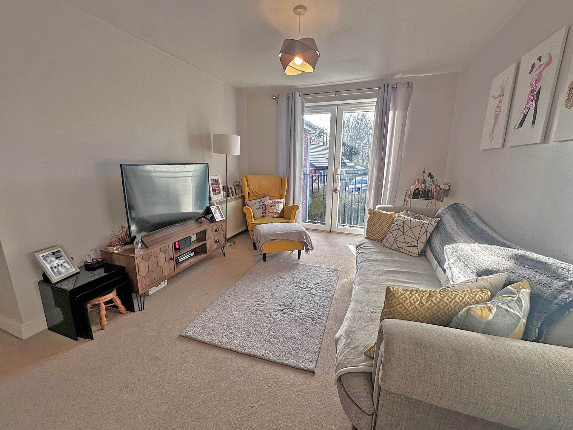 Sheard Court, Shaw, Image 4