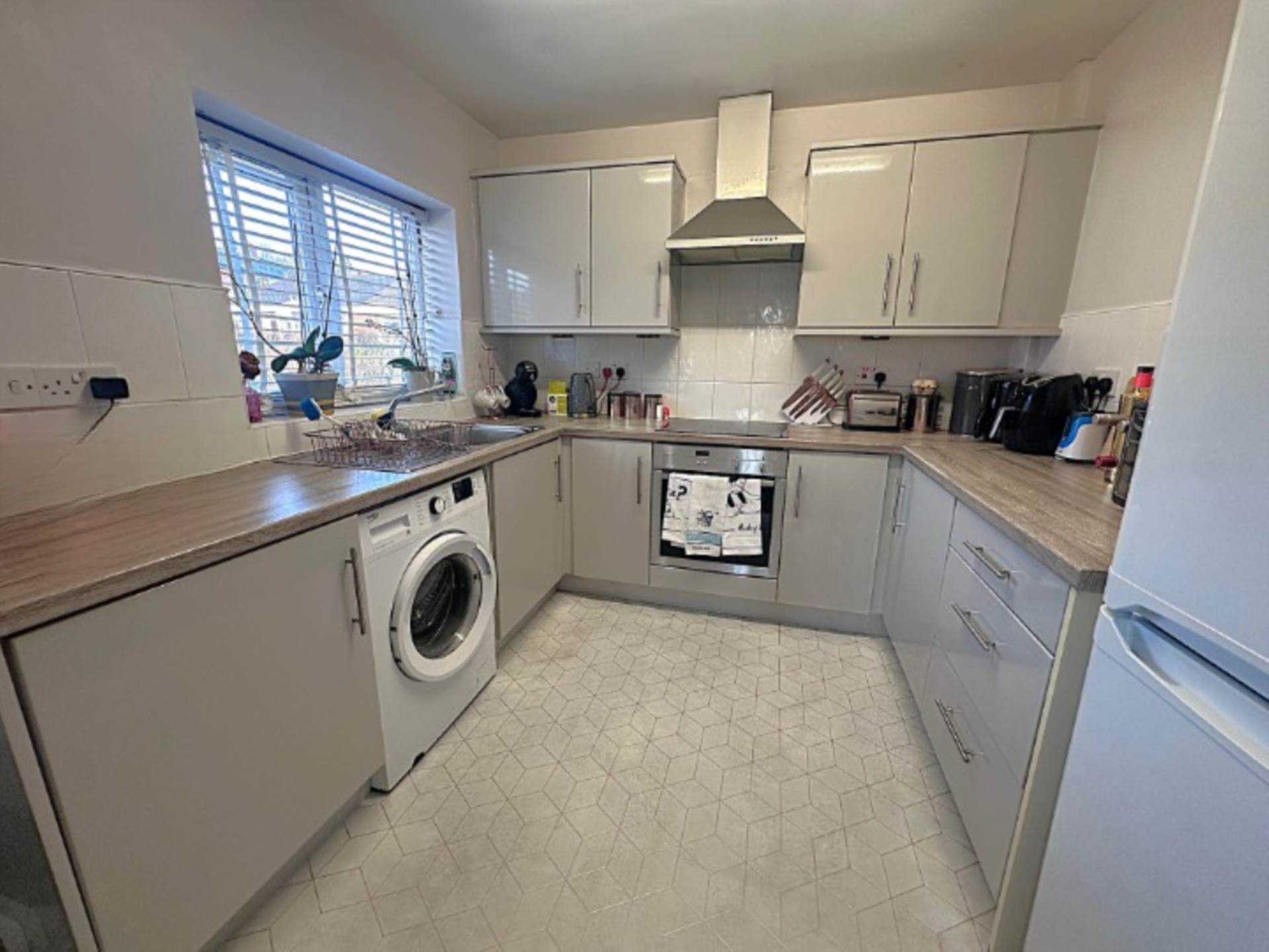 Sheard Court, Shaw, Image 5