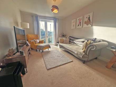 Sheard Court, Shaw, Image 2