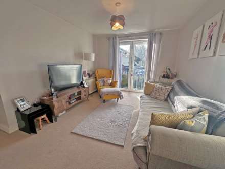 Sheard Court, Shaw, Image 4