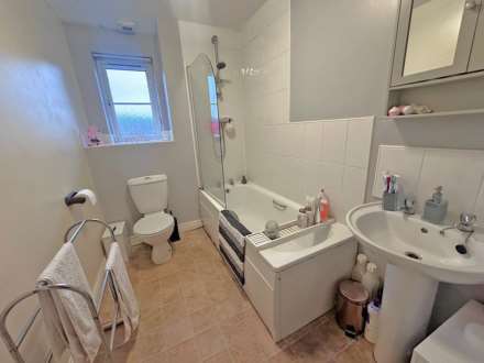 Sheard Court, Shaw, Image 8