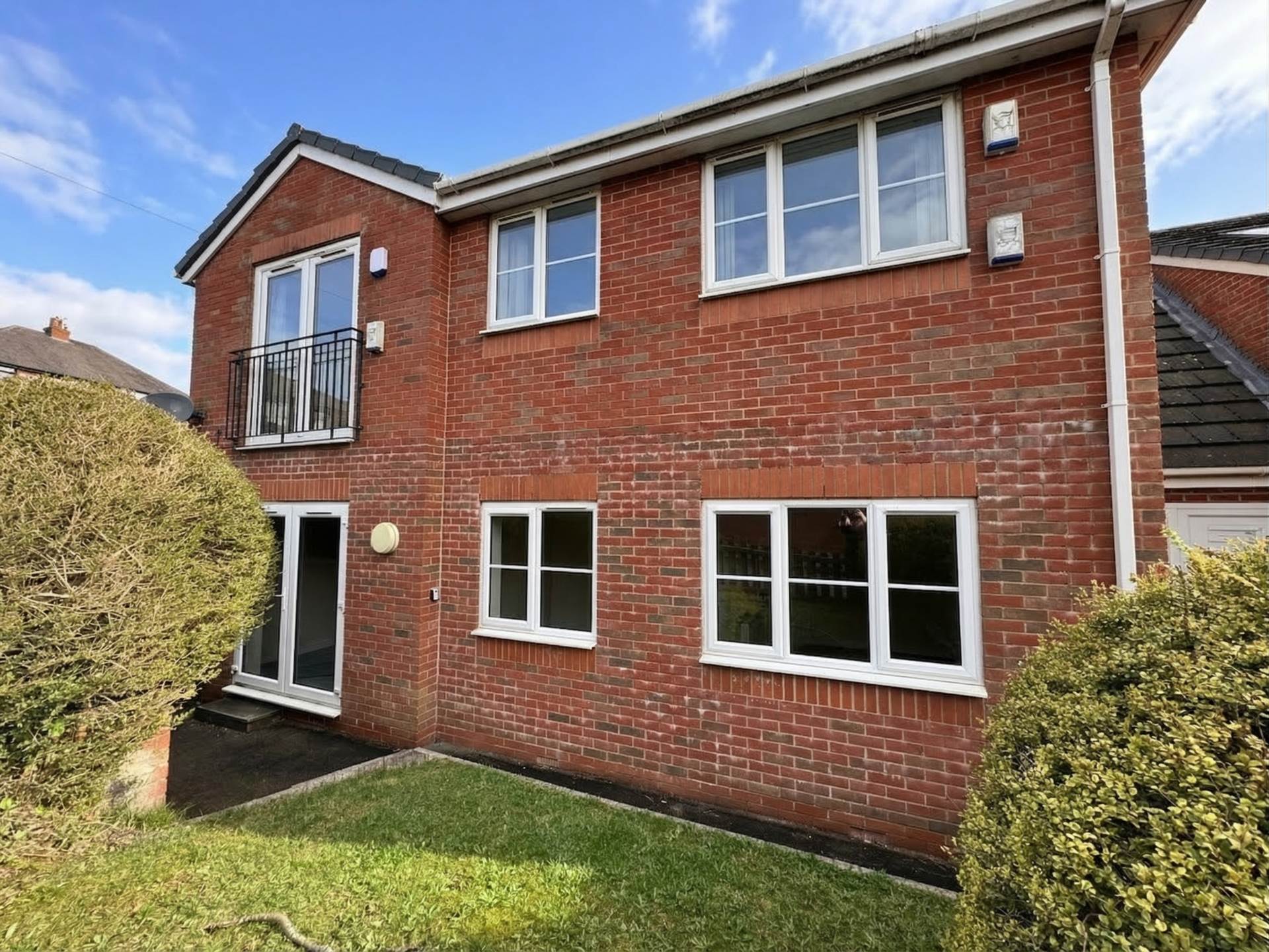 Sheard Court, Shaw Oldham, Image 1