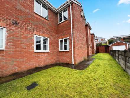 Sheard Court, Shaw Oldham, Image 9