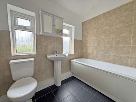 Shaw Road, Royton, Image 16