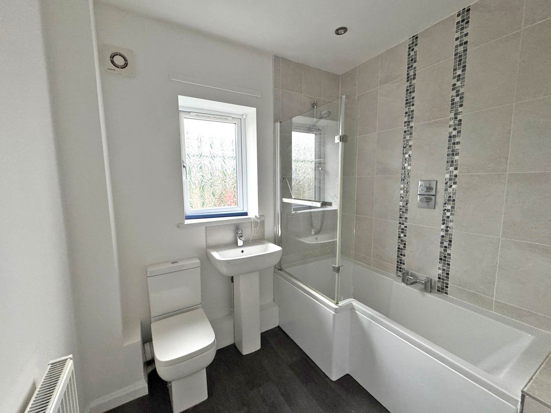 Sheard Court, Shaw, Image 7