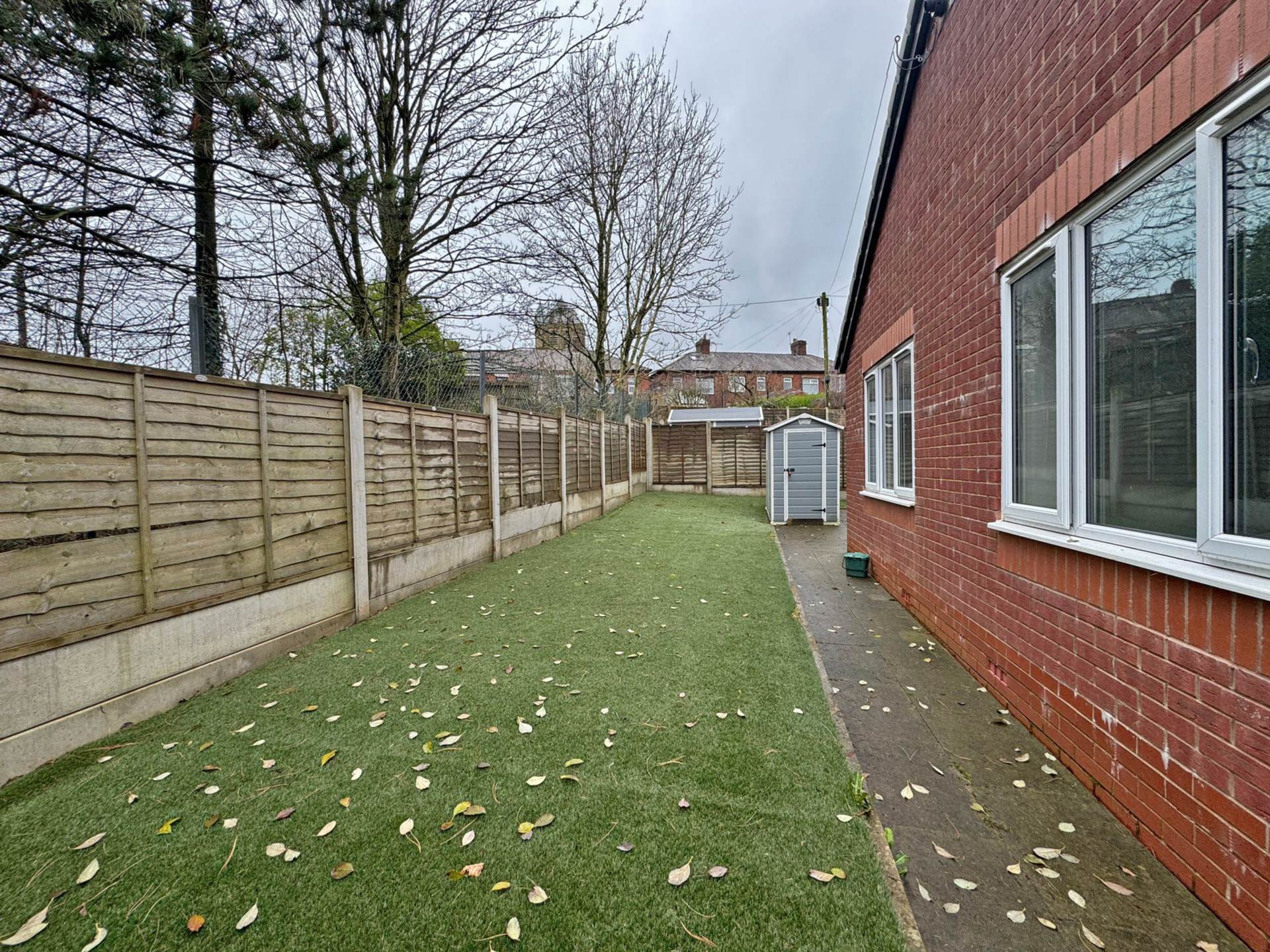 Sheard Court, Shaw, Image 8