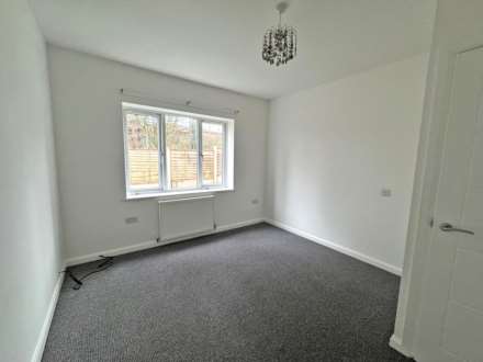 Sheard Court, Shaw, Image 2