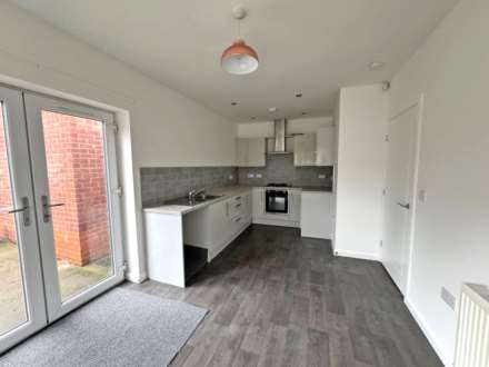 Sheard Court, Shaw, Image 3