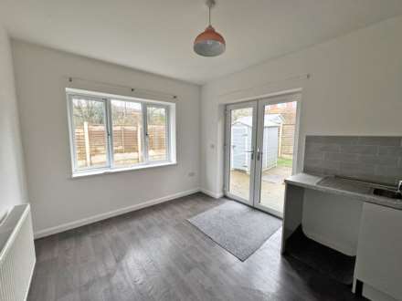 Sheard Court, Shaw, Image 4