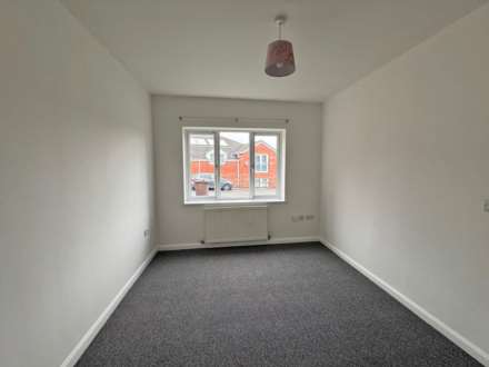 Sheard Court, Shaw, Image 5