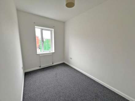 Sheard Court, Shaw, Image 6