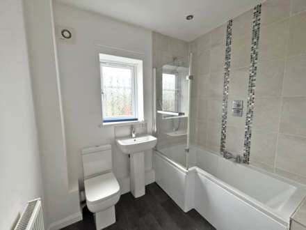 Sheard Court, Shaw, Image 7